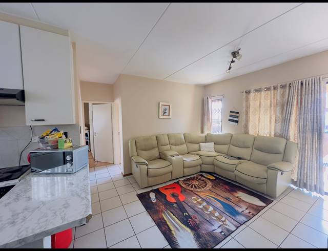 2 BEDROOM TOWNHOUSE FOR SALE IN MONDEOR
